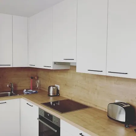 Oliver, Axams Apartment