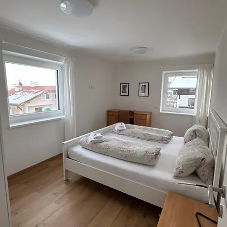 Oliver, Axams Apartament