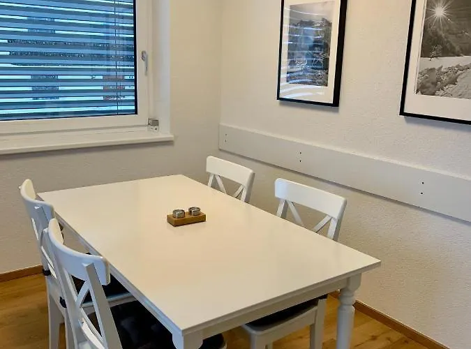 Oliver, Axams Apartment