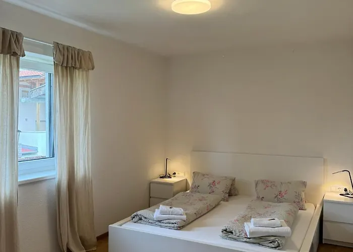 Oliver, Axams Apartment *