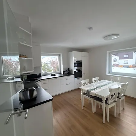 Oliver, Axams Apartman